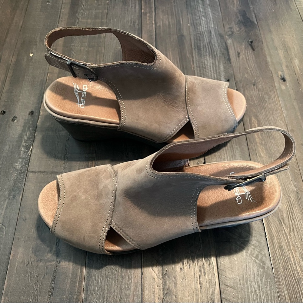 Dansko Vanda Taupe Nubuck Leather Wedge Covered Sandals - EU 40 (US 9)